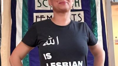 “Allah lezbiyandır” yazılı köynək geyindi. İndi buna görə həbs oluna bilər.