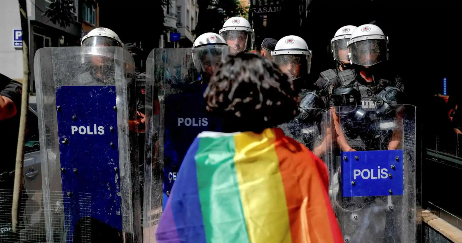 “Ailə” adı altında LGBTQ+ azadlıqları sıxışdırılır: Türkiyədə yeni qanun layihəsi