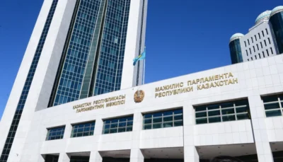 Qazaxıstan Məclisi LGBT “təbliğatını” qadağan etdi